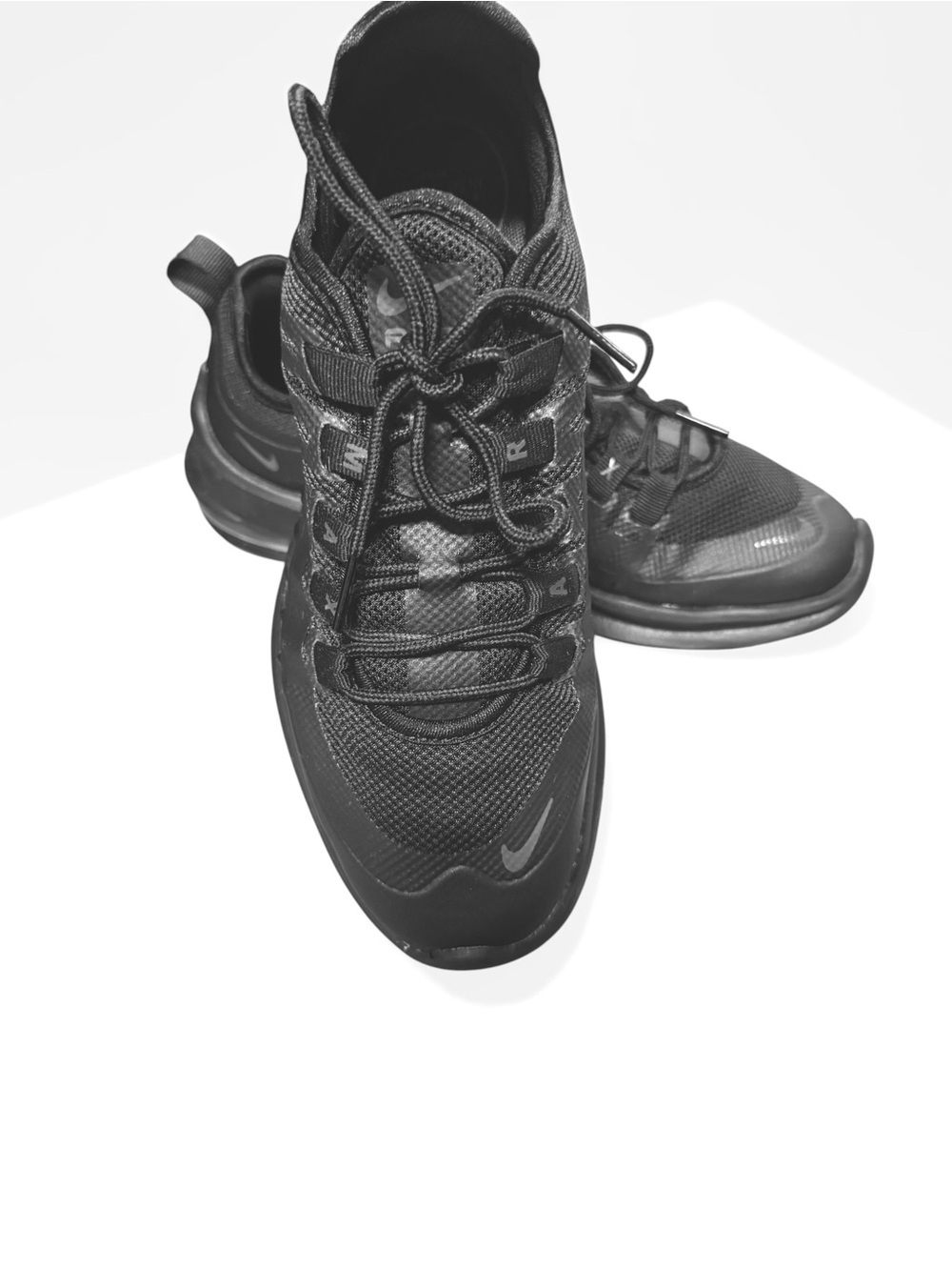 Nike Air Max Axis Women's Sneakers – Black/Anthracite – Size 7.5 – Original Box